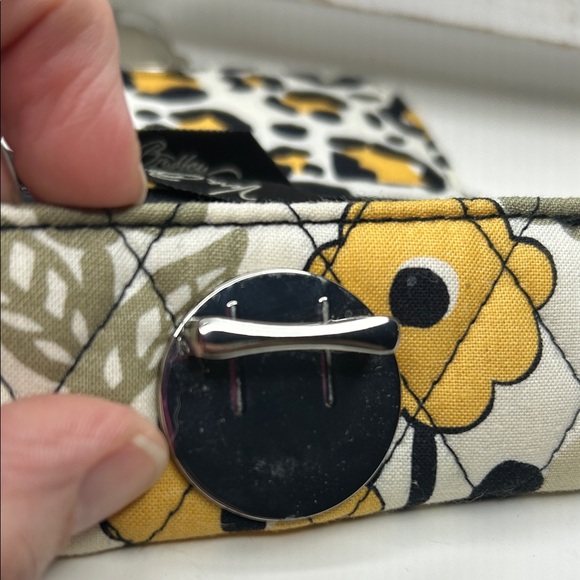 Vera Bradley Floral Wallet in Yellow and Black - Latch bar issue - Picture 5 of 7